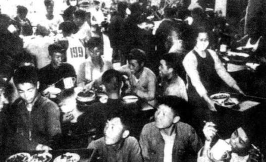 1954年夏天，大生源油厂炊事员毛善庆创造了历史记录：出饭率达到了惊人的四斤一两