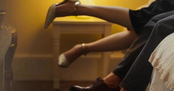 河南，7旬大爷早晨办完事，去比自己妻子小20岁的情人家中，与情人私会。七十多