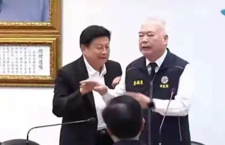 “一山镇二虎，铁骨铮铮，季麟连是台湾军系将军中的将军"。今天，中国国民党季副主席