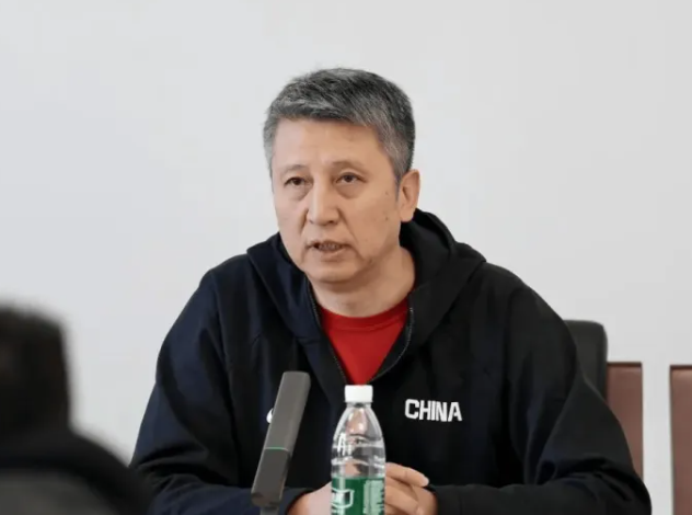 中国篮协发文：从负开始&知耻后勇，中国男篮召开备战世预赛窗口期入队会。近日，中