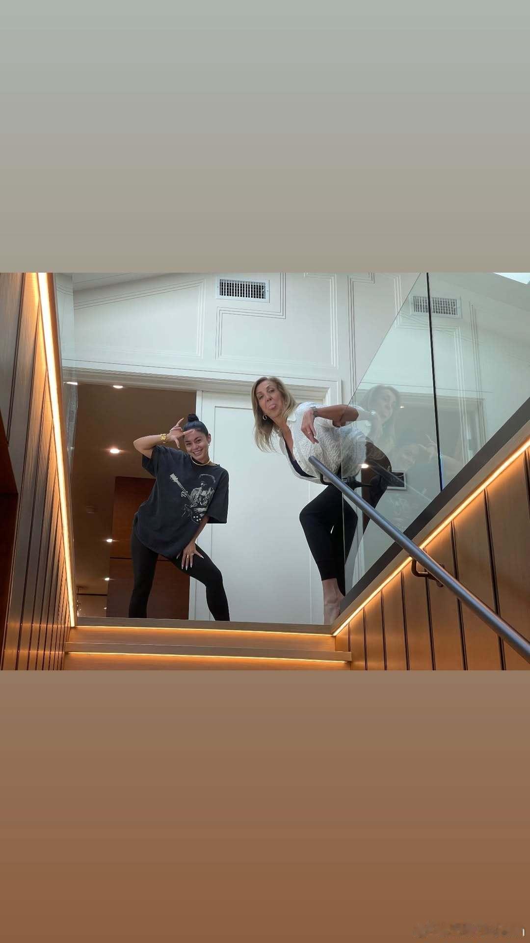 VanessaHudgens凡妮莎哈金斯的老公ColeTucker晒出妮莎的