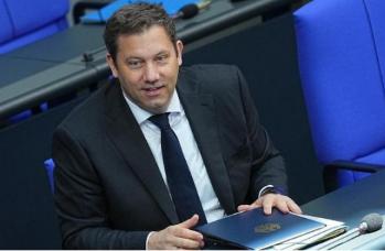 德国财长拜尔对中国放出狠话，说德国不会要中国的电子垃圾，更不允许这些电子垃圾破坏