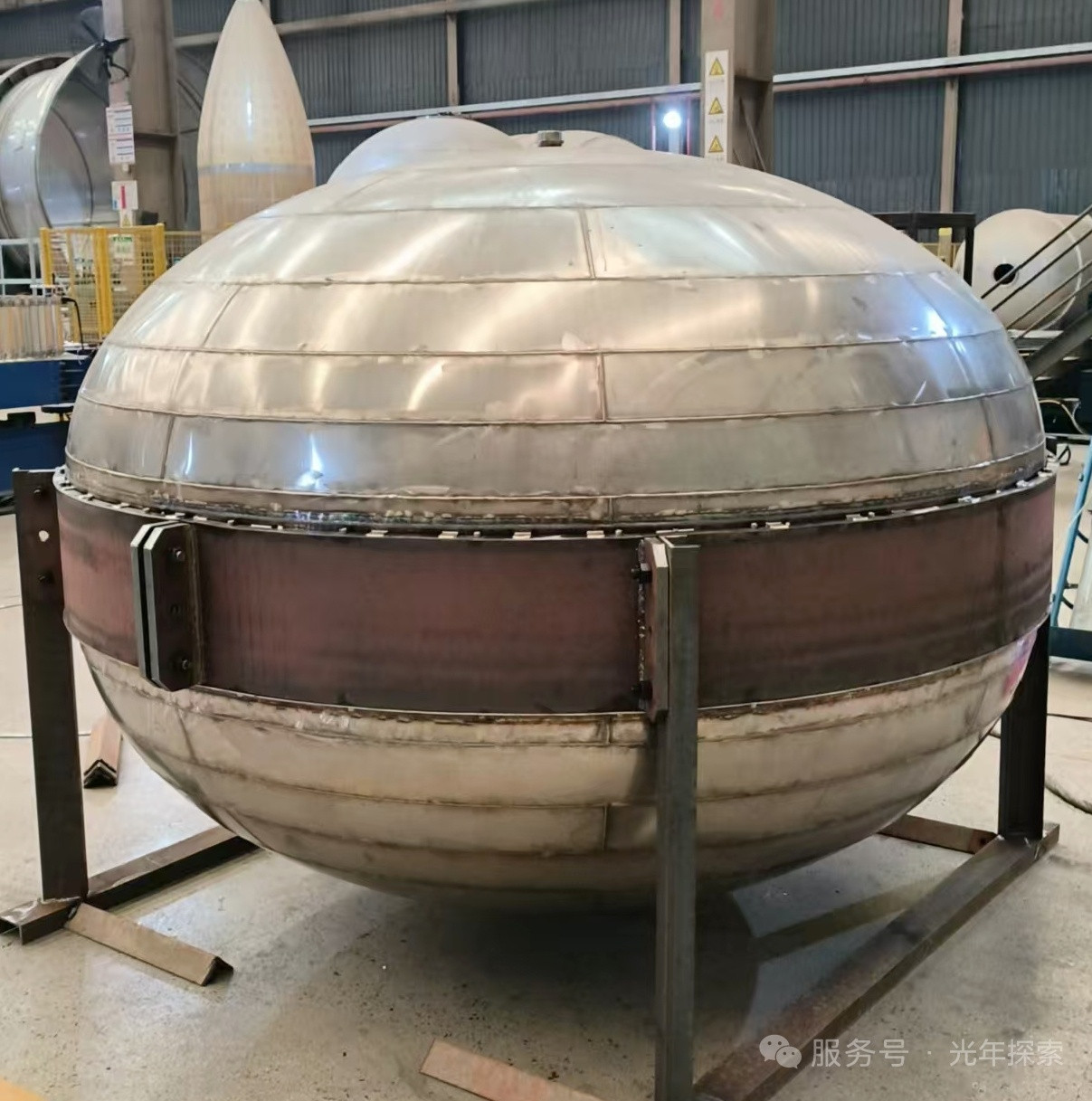 【光年探索完成超轻量化耐高温贮箱制造】2025年12月8日，光年探索（江苏）空间