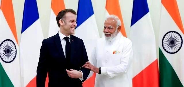 法国总统马克龙的飞机刚落地印度，一份清单就直接拍在了桌上。第一项，就让全场倒吸一