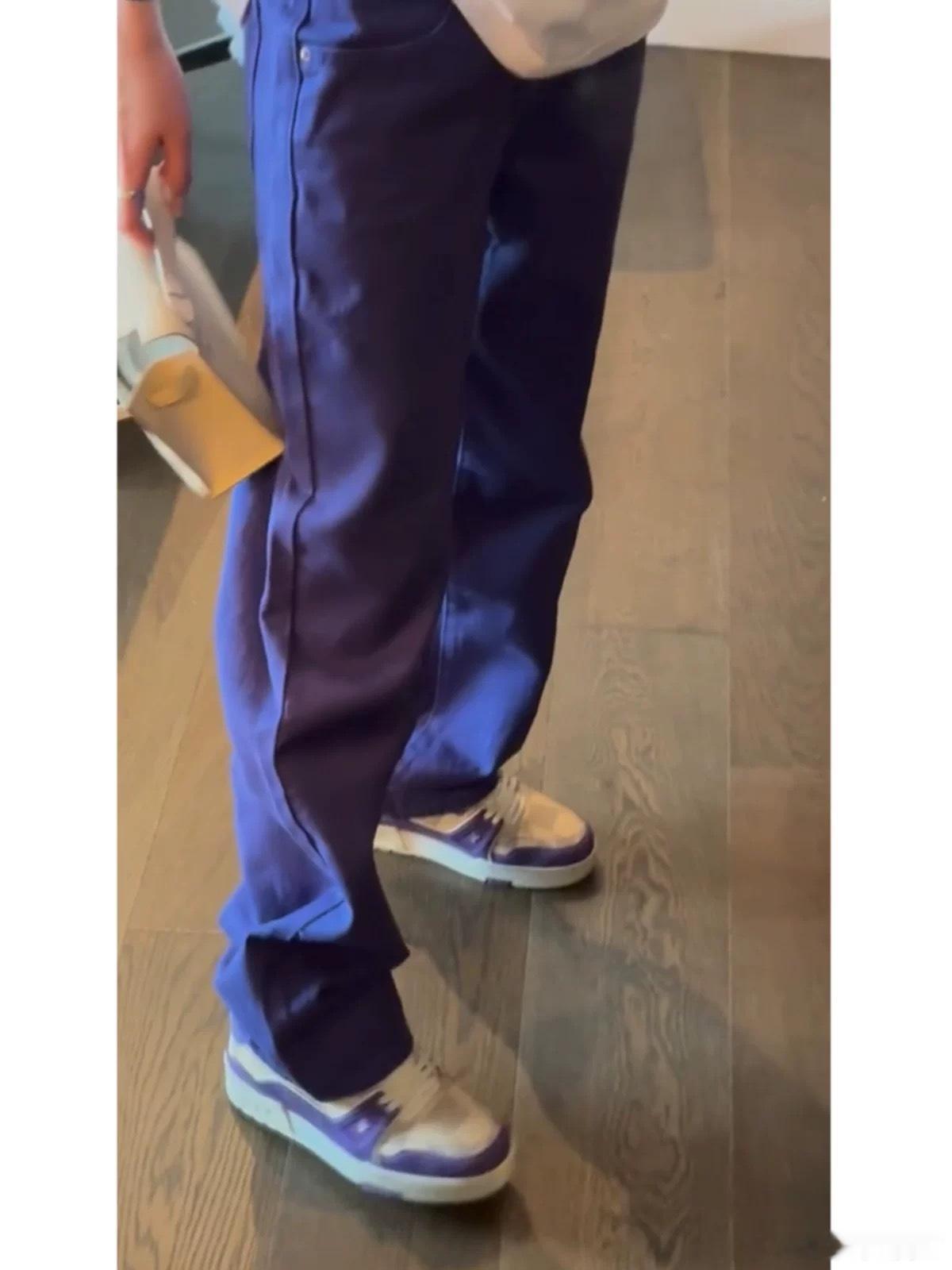 我请问呢？所以我说女装退货率高别怪买家，你先拿我当傻子的。要么版型奇怪要么面料廉