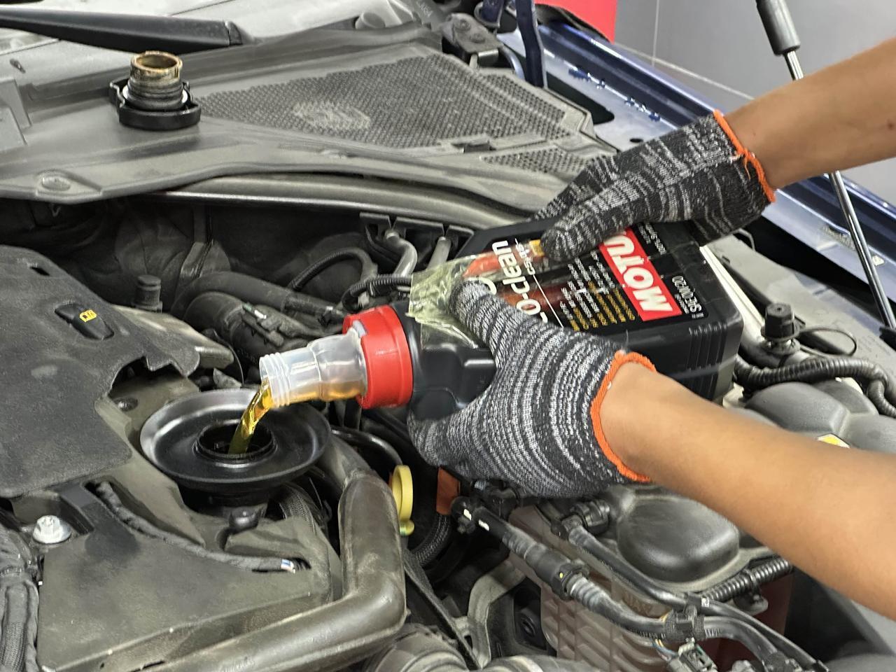 机油更换：自己保养vs4S店保养，价格差3倍，效果一样我的车常规保养，最基础的