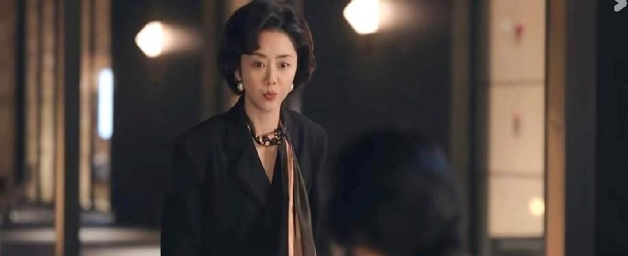 谭松韵新剧收视破2.7%，但真正炸裂的是这个细节。她发现男友偷她专利文件时，没