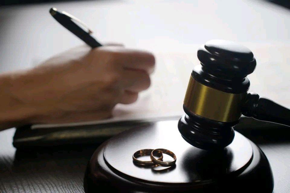 这案子看的我全程嘴角没放下来过，46岁已婚男在会所认识小自己22岁的女生，追了快