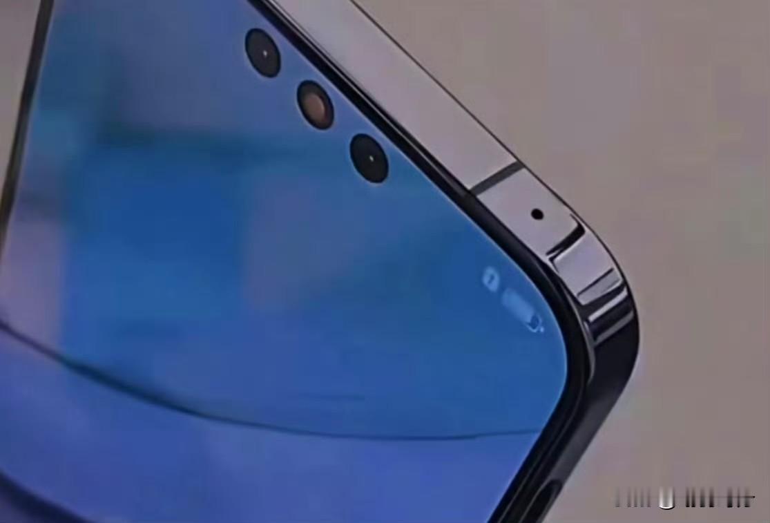 华为Mate80手机正面图曝光。目前已曝光的Mate80正面图，能从中获取