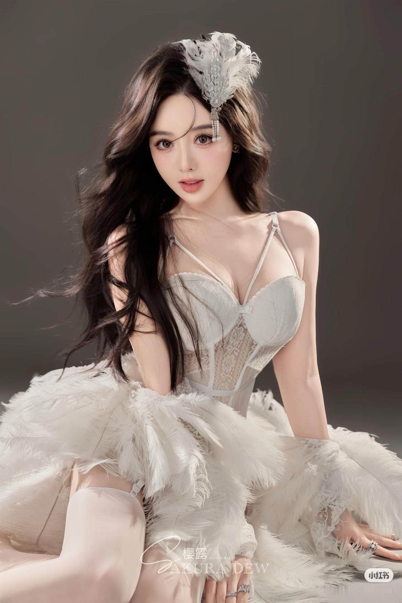 优雅与性感，你会怎么选美女穿搭写真