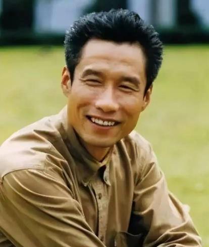 1990年，28岁的孟天骄把32岁的刘佩琦带回了家，跟母亲宣布我们要结婚了，结果