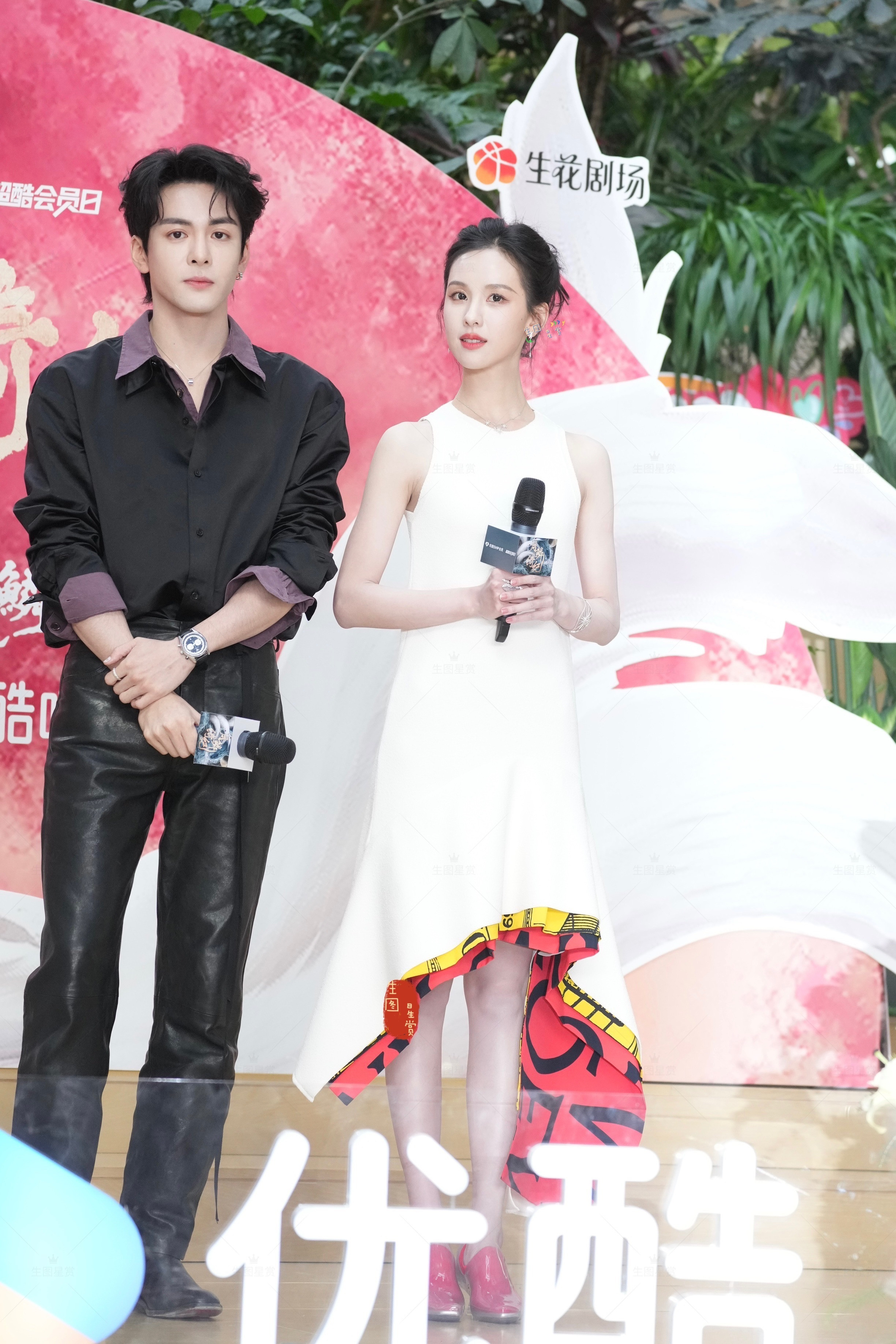 陈都灵月鳞绮纪扫楼生图美貌纯白狐仙嘟嘟，清透冷美🦊🫧陈都灵晒追剧团合照陈都灵