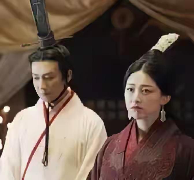 嫪毐被车裂前，赵姬哭求嬴政：“让哀家再见他一面！”嬴政应允，母子对峙满是悲凉
