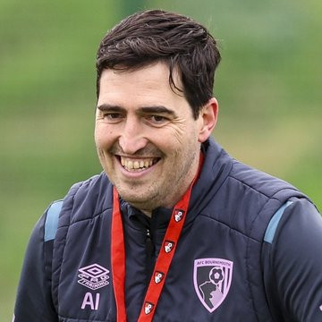 【关于伊劳拉】罗马诺如果你问我，伊劳拉是否愿意今夏或者未来成为曼联主教练。我被告