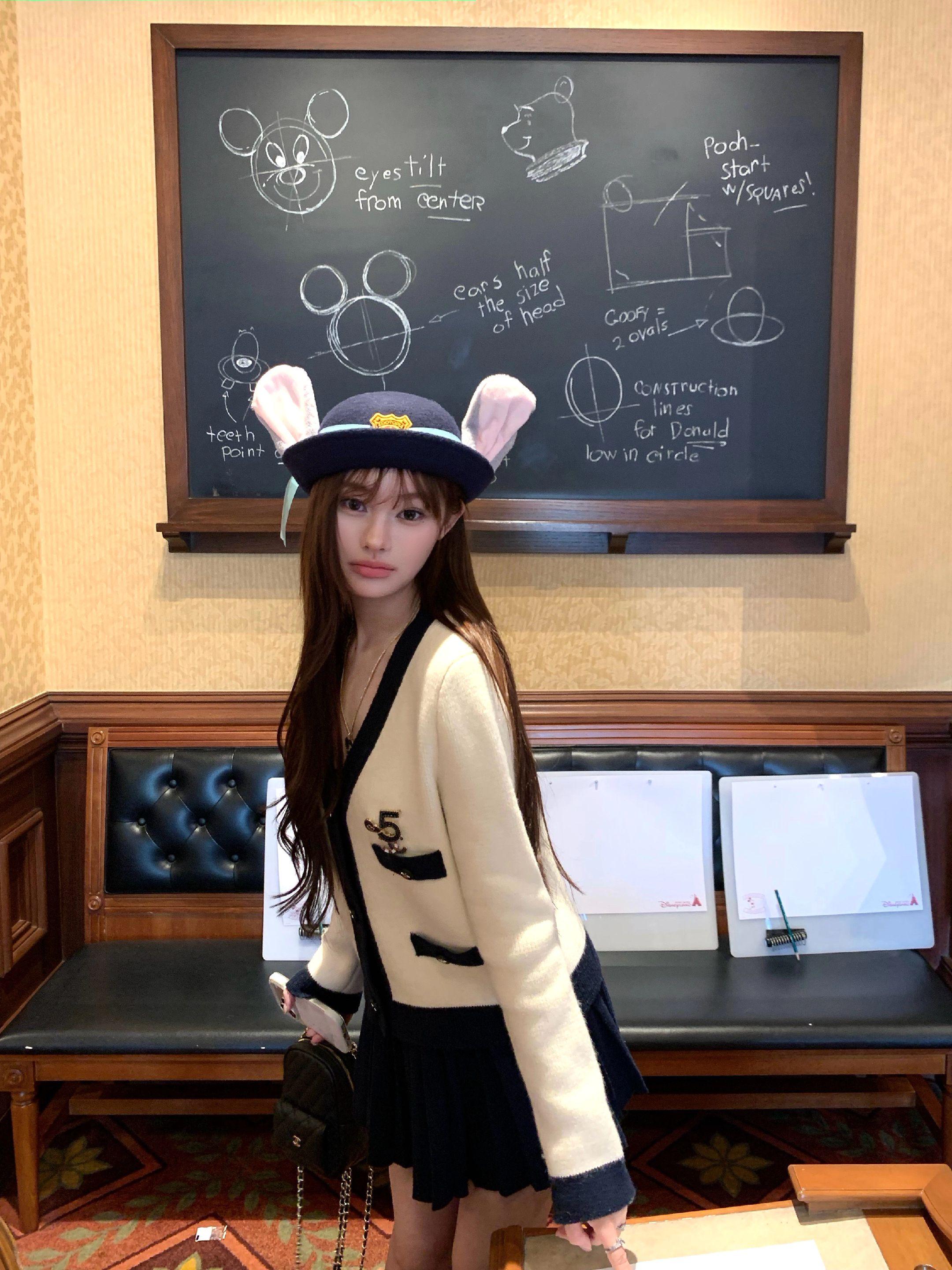 喜欢你才装可爱 你以为卖萌很轻松嘛^ ̳- ‧̫ • ̳^ฅ”