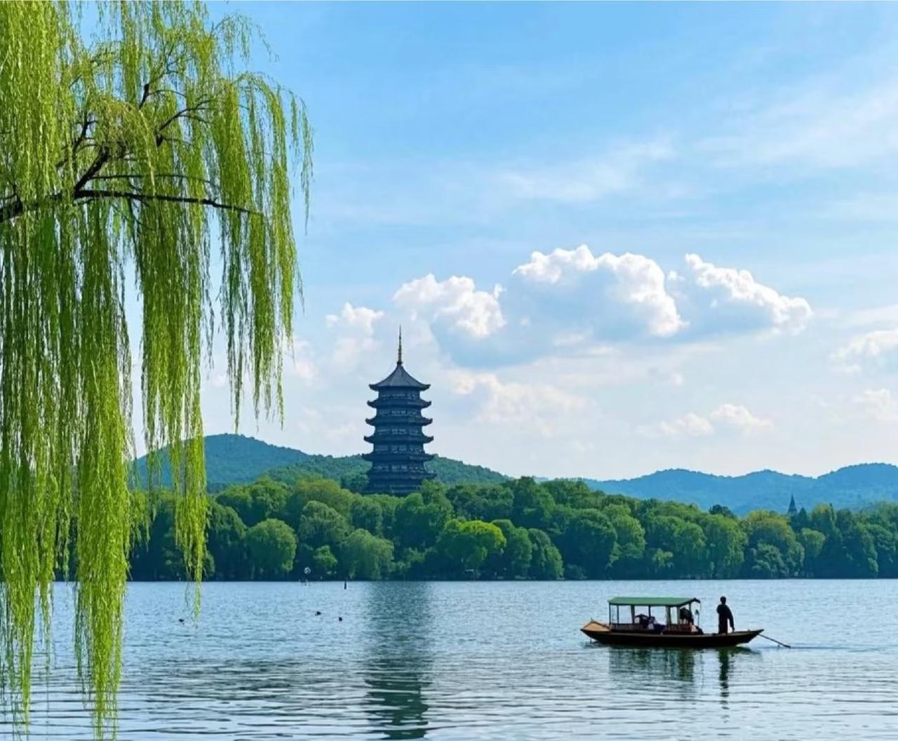 杭州算是最会做“城市营销”！“上有天堂、下有苏杭”其实苏杭一点也不宜居。夏天太