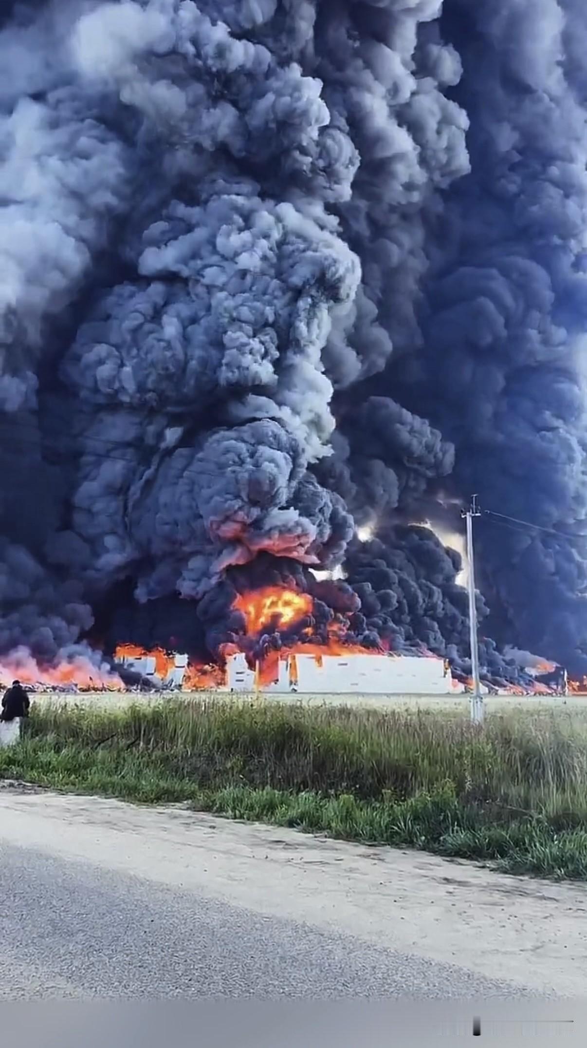 乌军打卡坦波夫州仓库，引爆莫斯科物流中心和油库！坦波夫州托夫斯克仓库坦波夫Wil