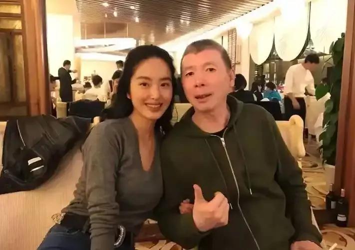 对于杨采钰来说，冯小刚有才华，陈金飞有实力！而现任老公张向荣既有才华又有实力