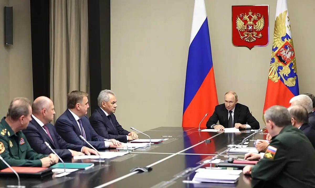 哈梅内伊一死普京紧急召见群臣，俄罗斯这次真被震撼到了最近中东那边炸了锅，20