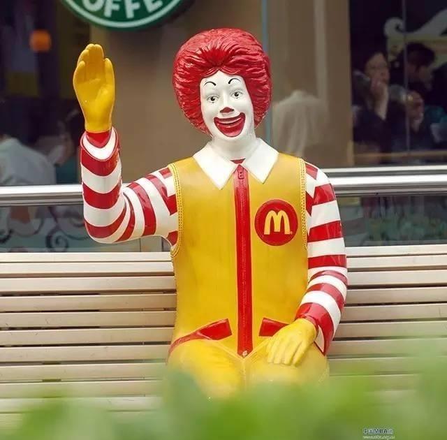 为什么现在没人提“外资撤离”“工业转移”“越印崛起”了？我说个案例大家就懂了！