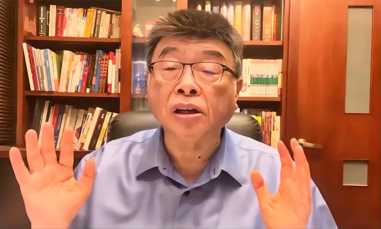 台湾名嘴邱毅10月11日深夜发文，剖析赵少康准备再次专访“台独”顽固分子沈伯洋的