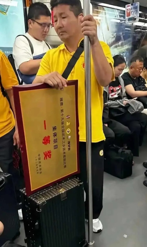 明明拿了一等奖，大哥怎么高兴不起来