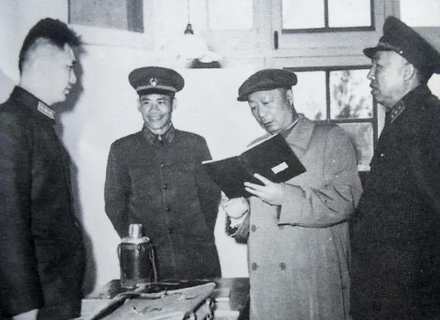 陈老总想调吴华夺走，刘伯承：华东干部这么多，怎么就缺他一个？这究竟是为何？这