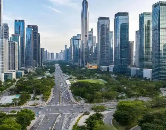 这一阵子东南亚的风向可以说变得挺有意思——本来在中美之间犹豫不决，一边怕安全，一