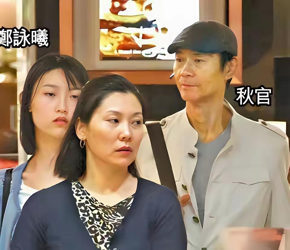 一代男神郑少秋年少时模样俊朗真可谓陌上人如玉，公子世无双其古装荧幕形象更是