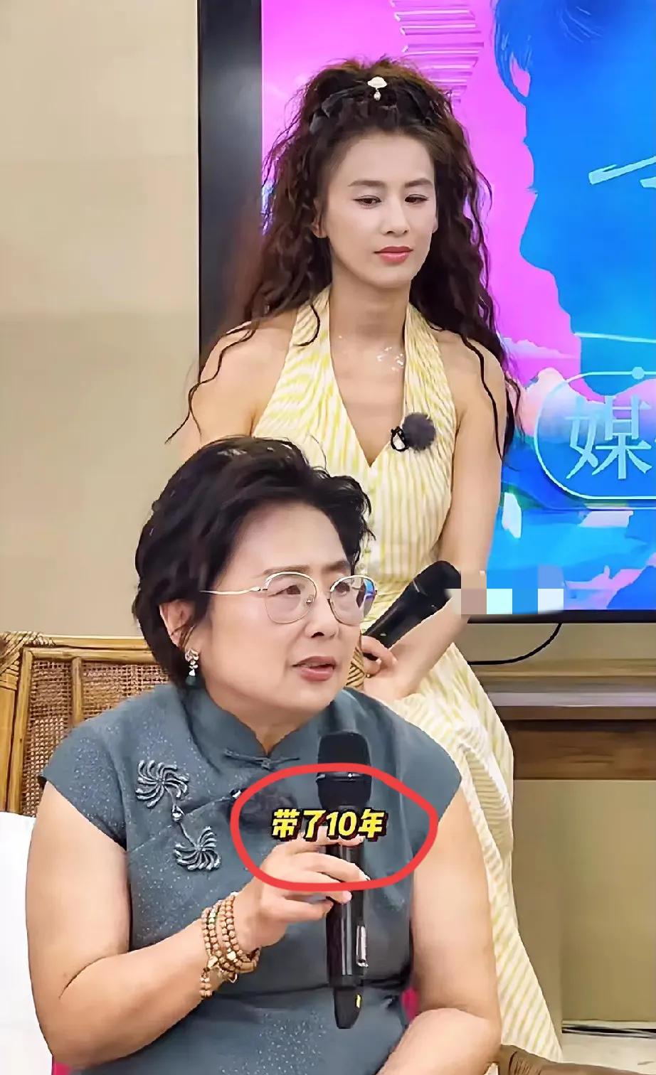 突然感觉杨子和黄圣依结婚，就是一个“骗局”黄圣依妈妈这次真的把桌子都掀了