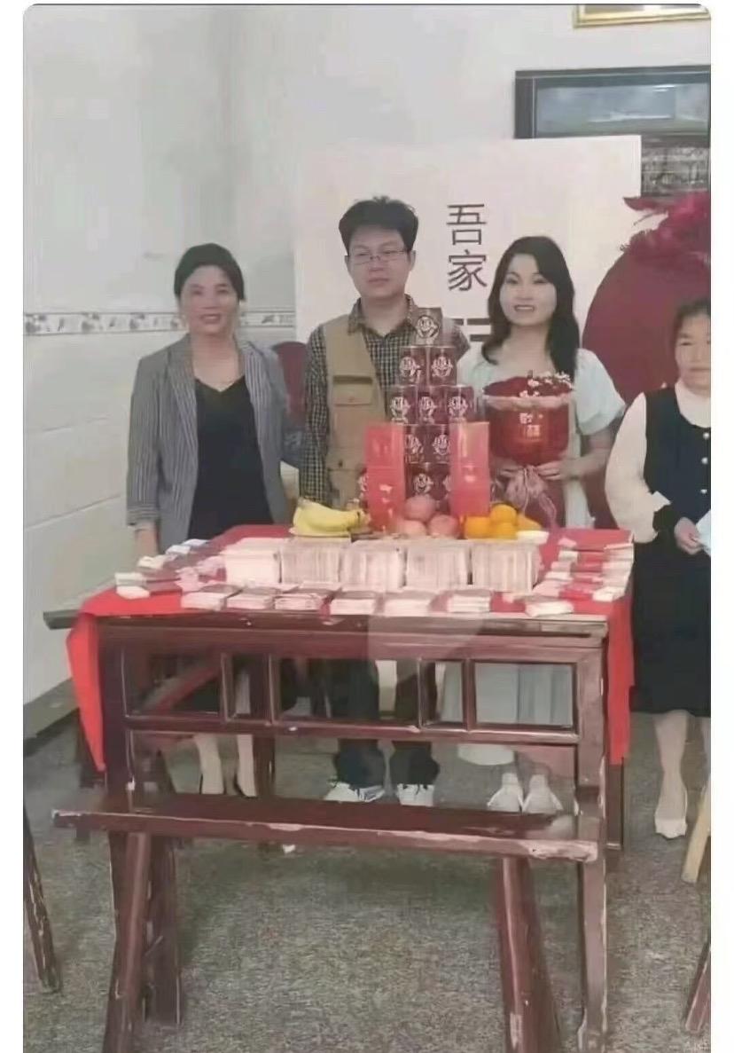 网上都说，娶女莫娶江西女！订婚的大喜日子，为什么新郎一家人都不笑呢？68