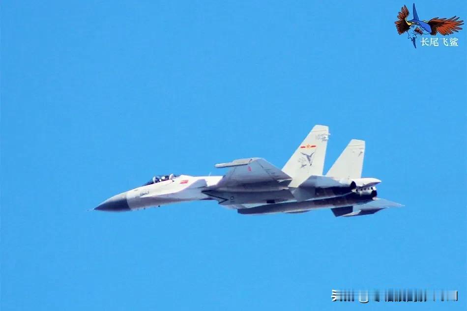 有人说：日本的F15J被解放军的歼15火控雷达照射F15J为什么不反照射呢？这是