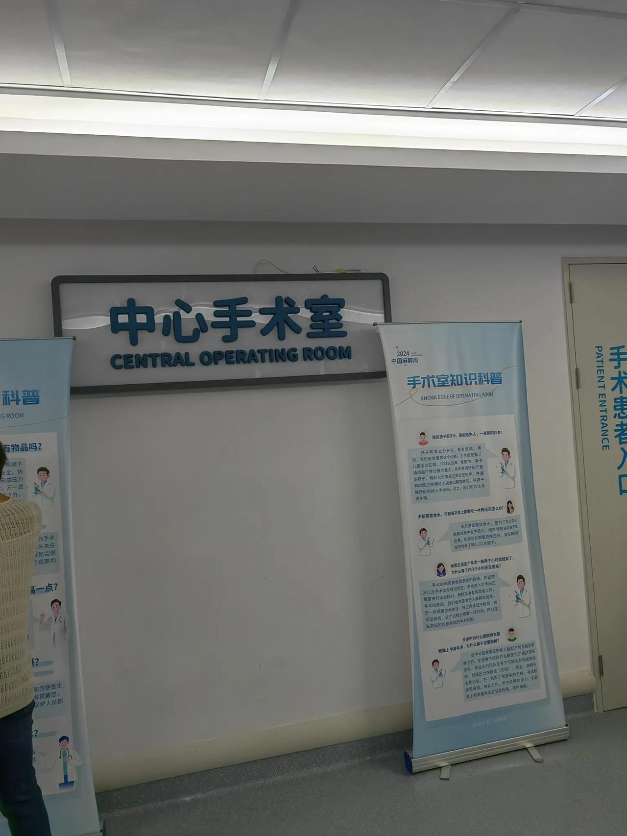 63岁婆婆北京陪护，隔着屏幕听见孙子一句话，瞬间泪崩转眼儿媳妇在北京住院已