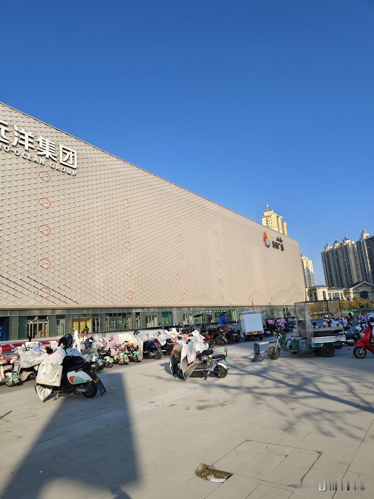 宿迁远洋未来广场，有外部原因，也有内部原因。没有人气，第一招商不行，不说有首店