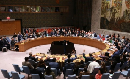 美国又一次践踏了安理会的权威。美国4日再次在联合国安理会否决有关要求在巴勒斯坦加