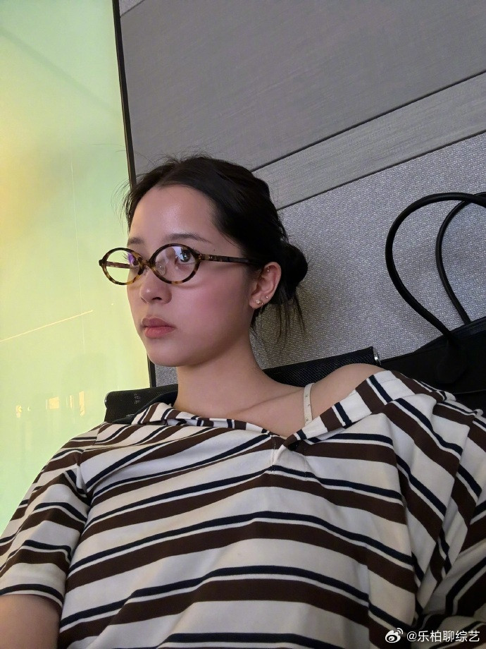 欧阳娜娜2025的自拍们欧阳娜娜2025的自拍们真的是满满的一份回忆了呀，每一张