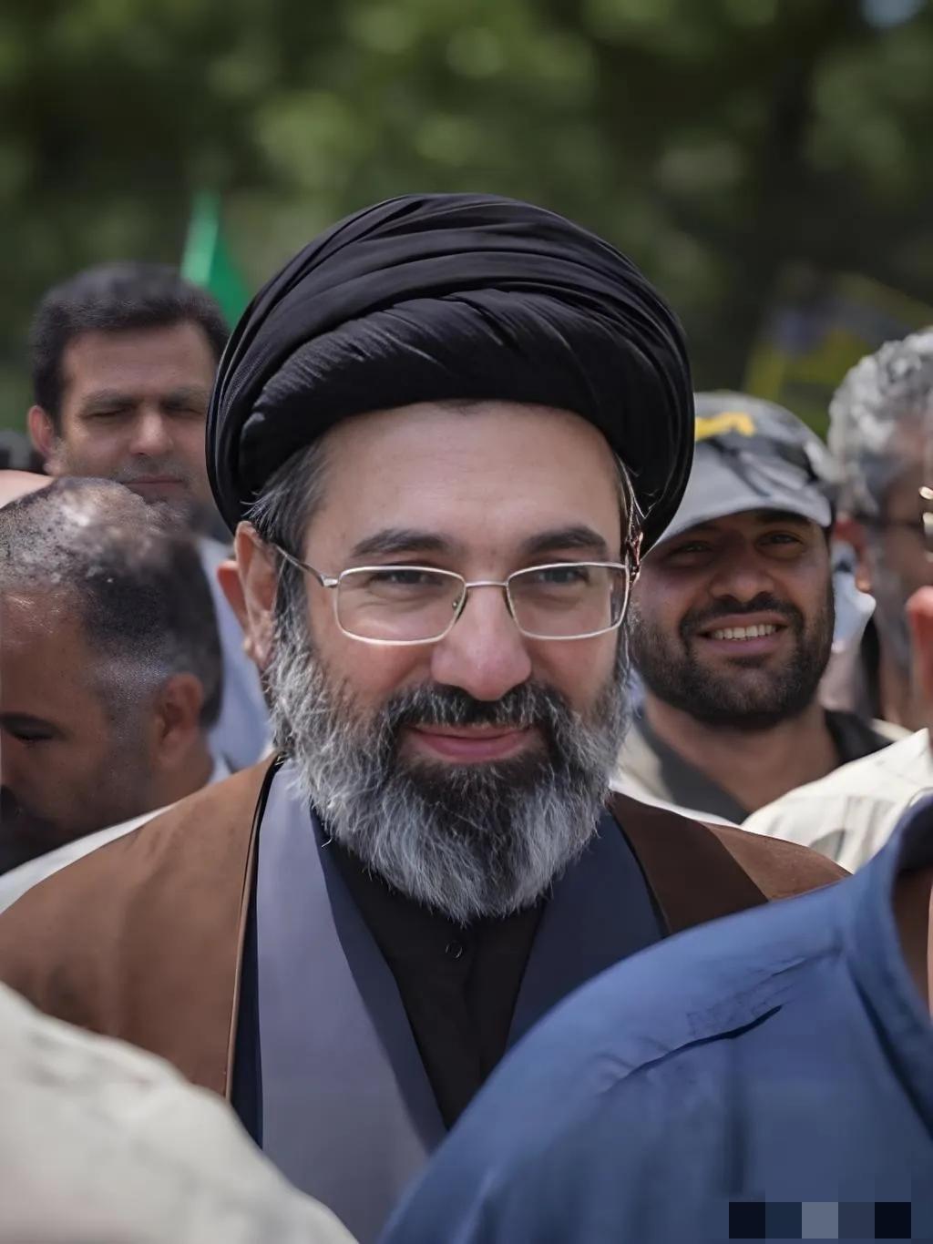 伊朗这步棋，真叫人后背发凉。自家被炸了40多天，3000多人没了，商船沉