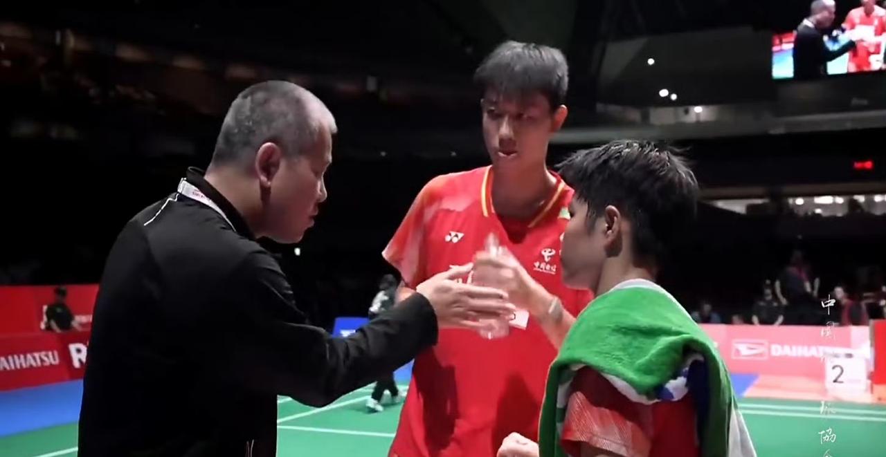 冯彦哲/黄东萍🇨🇳被追平大比分！刚刚冯彦哲/黄东萍🇨🇳21-14、1