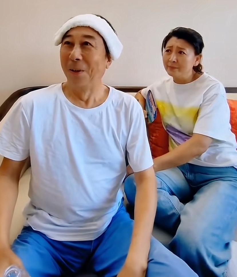 都是演技太好惹的祸。他俩演得太逼真，太自然了，难怪大家以为他俩是两口子呢。作