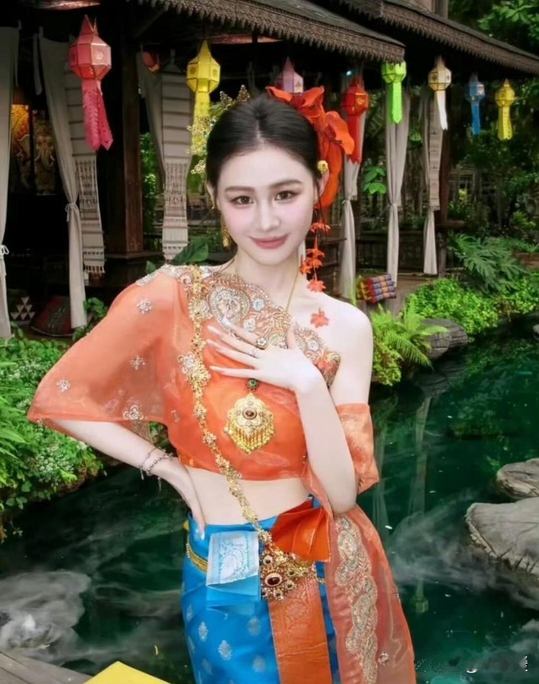 金靖瘦了之后五官都清晰了，现在眼睛好大​​​