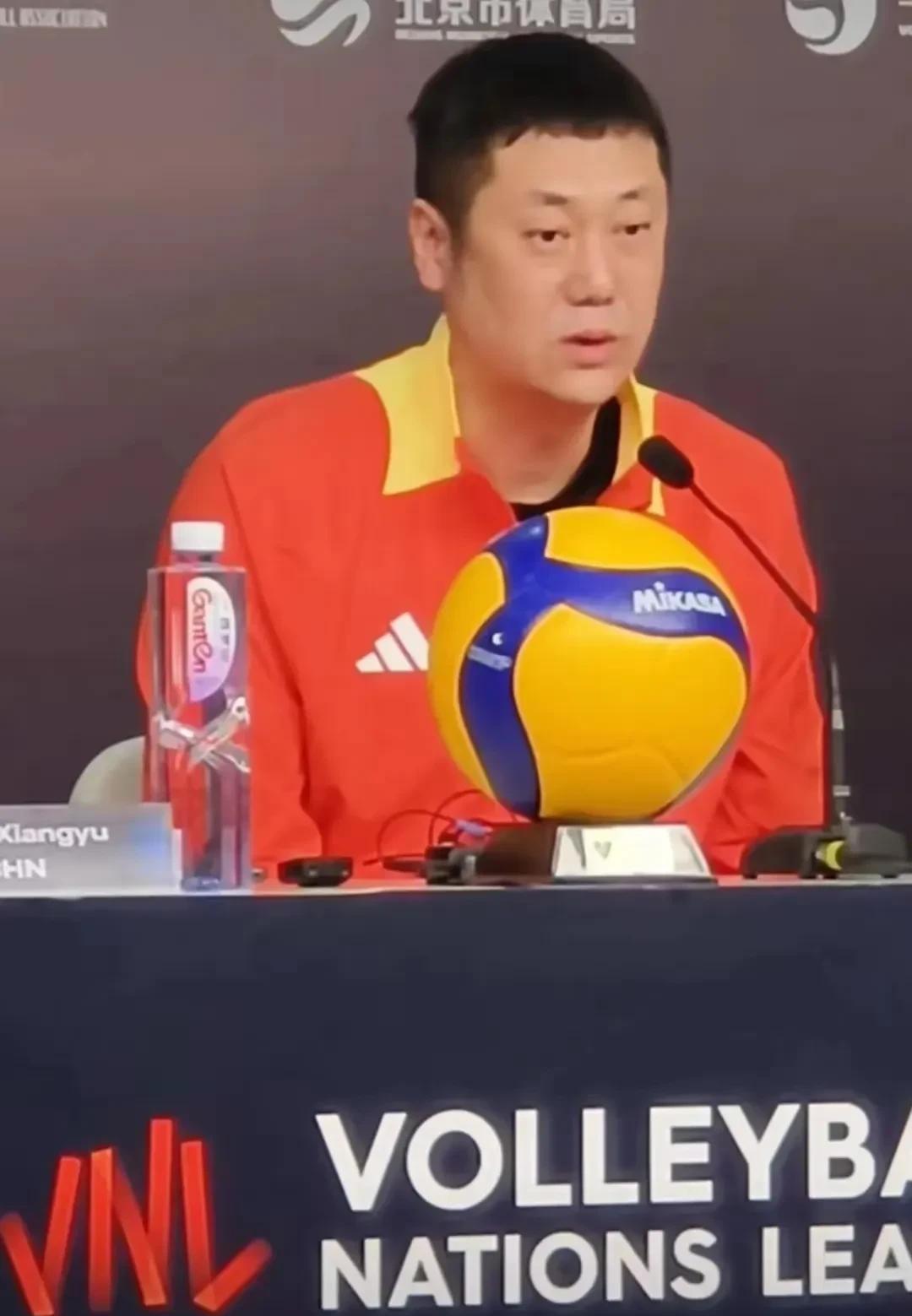 2025年世界女排联赛北京站的比赛已然拉开帷幕。在赛前的发布会上，主教练赵勇首度