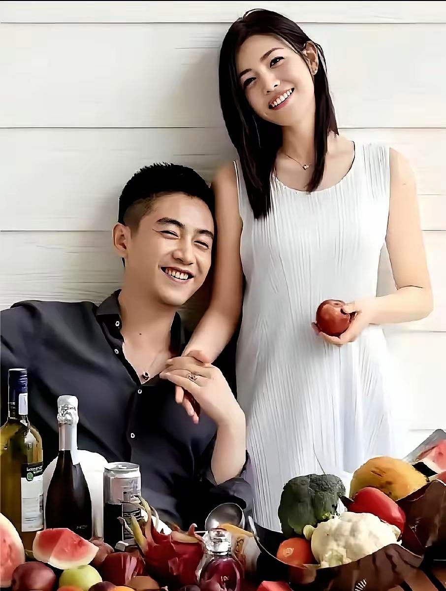 刷到陈妍希和陈晓的旧采访，突然看懂了婚姻里最扎心的细节。当年婚礼上，陈晓掀