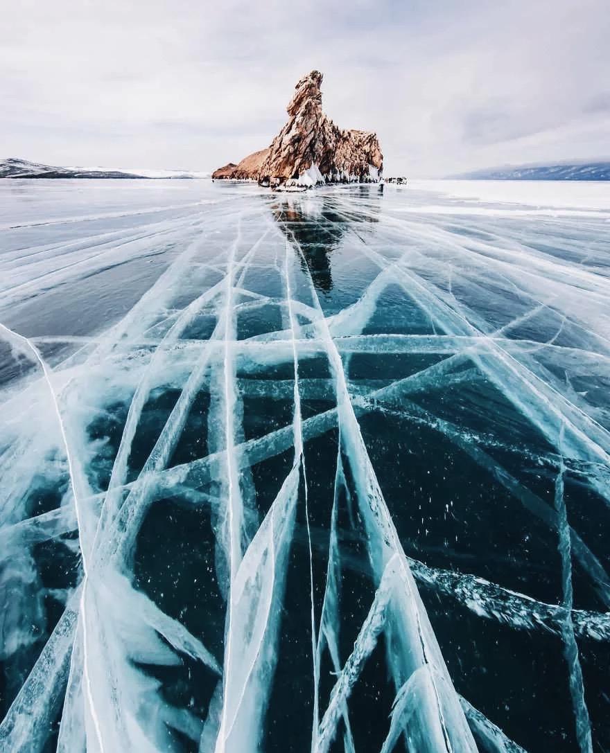 噩耗，7名中国游客在贝加尔湖遇难当地时间2月20日，8名中国游客在贝加尔湖冰