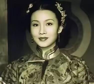 1936年，袁世凯的女儿大婚，进入洞房后，新郎兴致全无，怒骂新娘：“你个残花败柳