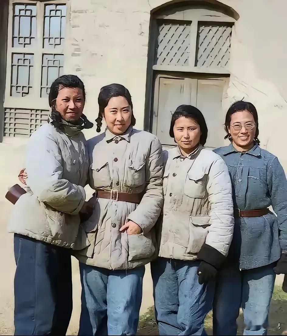 抗战时期，四名年轻漂亮的女兵在延安留下了她们靓丽的身影，尤其是其中的一名还是延安