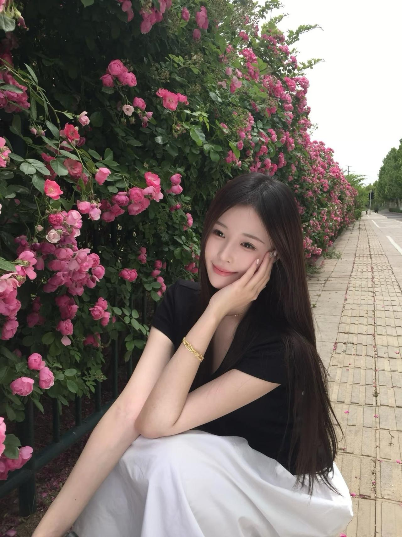 樱花树下站谁都美