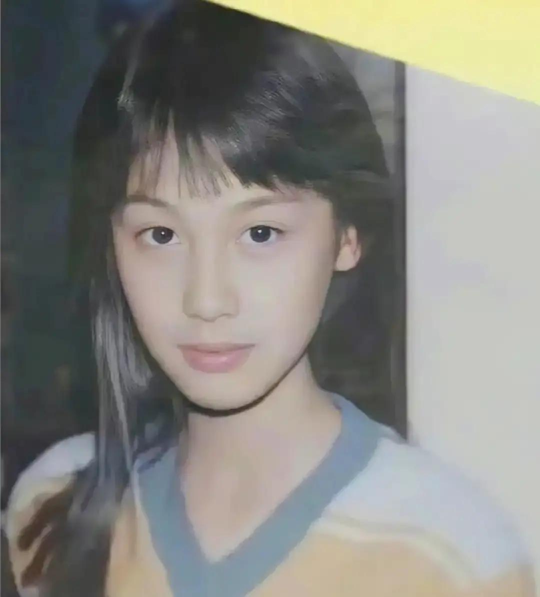 星爷用电影说了一辈子爱她，黄贯中修了一次水管就娶到了她。真正的缘分，从来不