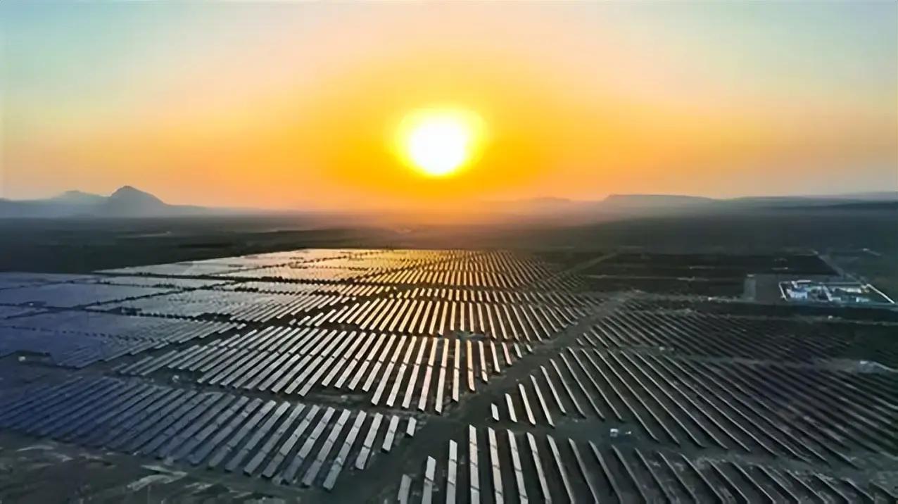 政策定调:2028年底前，建筑央企全面组建自有工人队伍，压缩外包依赖。千万