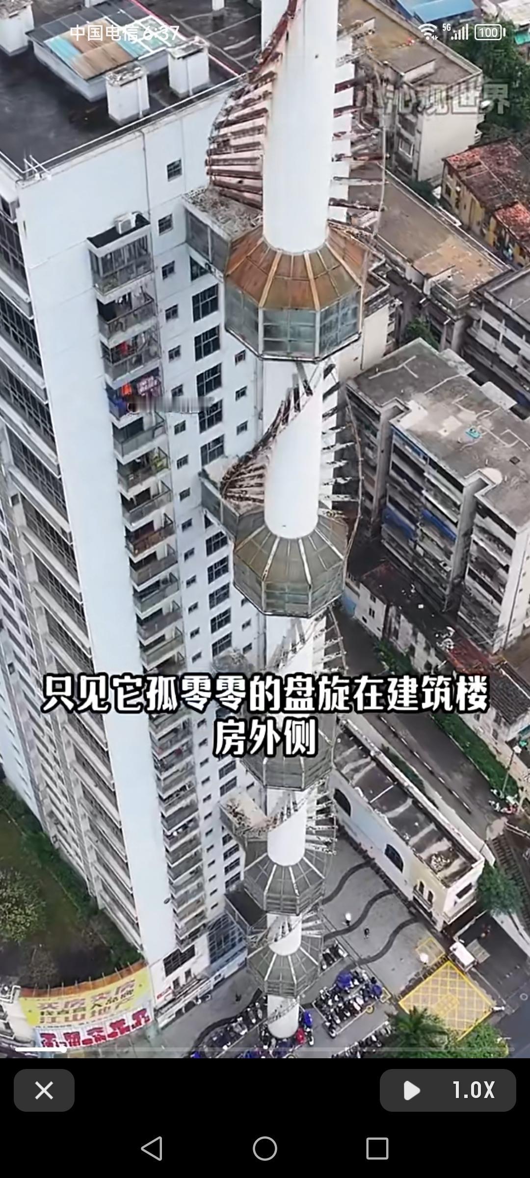 在上海金茂大厦，就有这么一部超独特的电梯。金茂大厦可是陆家嘴“三件套”里最早立起