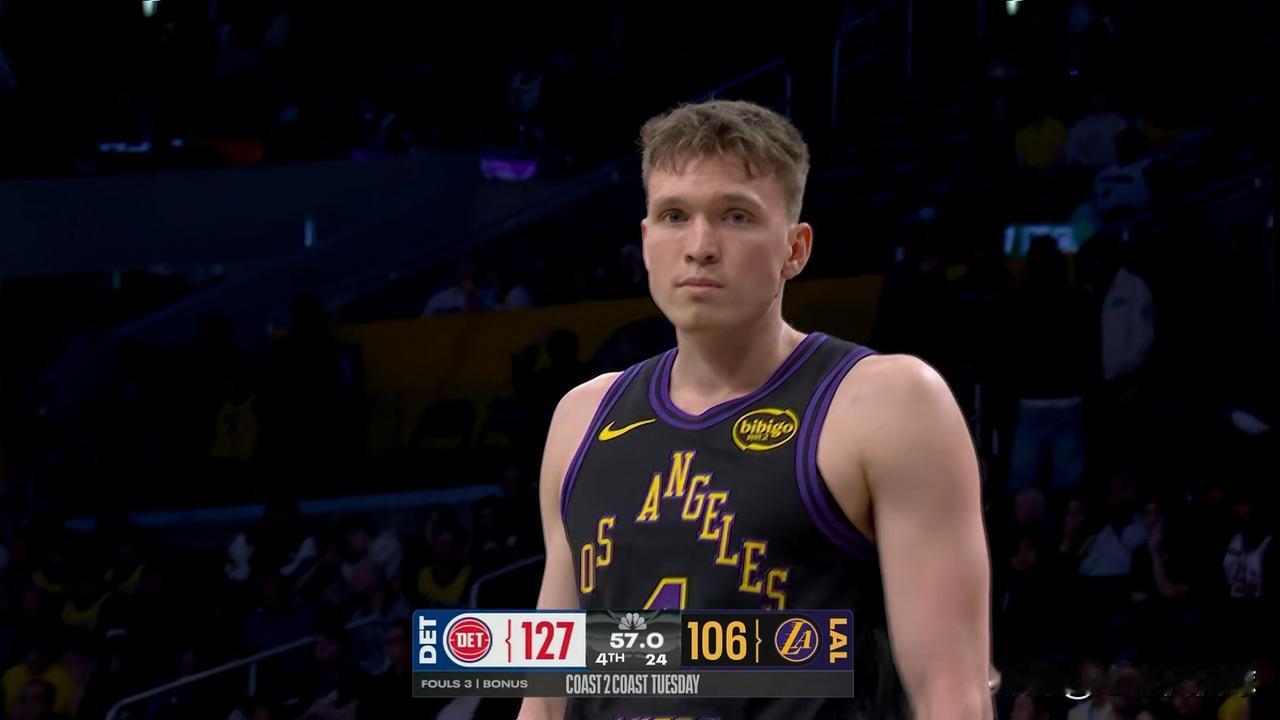 我强烈建议湖人主帅雷迪克必须重用克内克特！虽然今天湖人在主场以106：128惨败